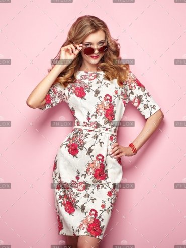 demo-attachment-624-woman-in-floral-spring-summer-4